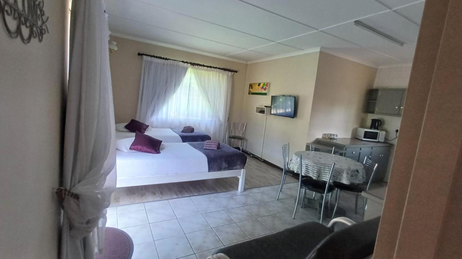 Ceelee'S Place Bloemfontein Esterno foto